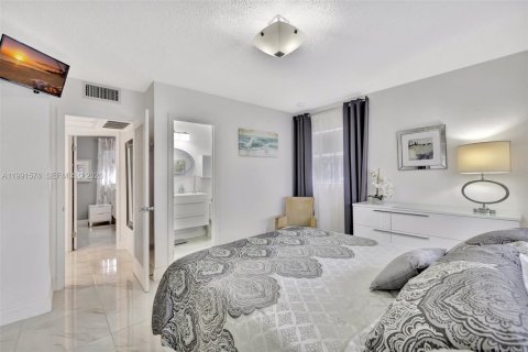 Condo in Lauderdale Lakes, Florida, 2 bedrooms  № 2055550 - photo 19