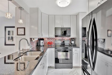 Condo in Lauderdale Lakes, Florida, 2 bedrooms  № 2055550 - photo 12