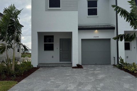 Adosado en Homestead, Florida 3 dormitorios № 2035652