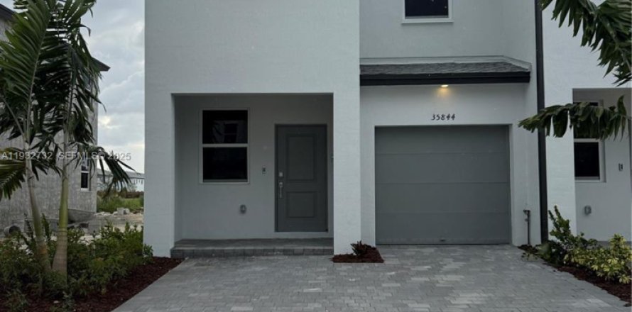 Adosado en Homestead, Florida 3 dormitorios № 2035652