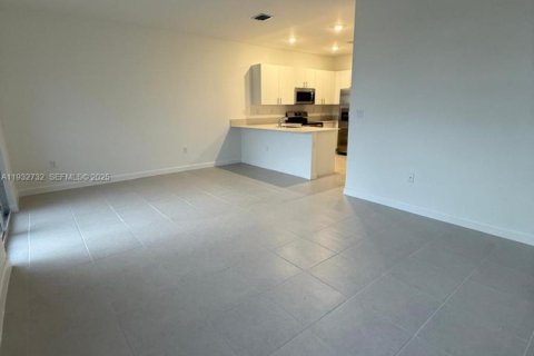 Adosado en alquiler en Homestead, Florida, 3 dormitorios № 2035652 - foto 5