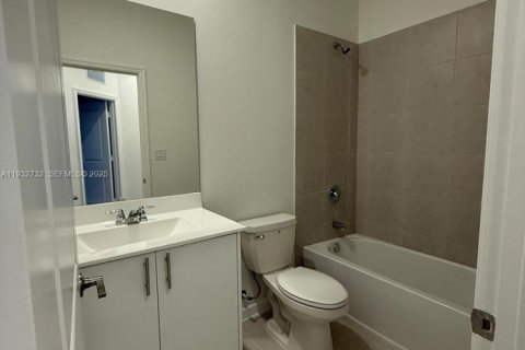 Adosado en alquiler en Homestead, Florida, 3 dormitorios № 2035652 - foto 8