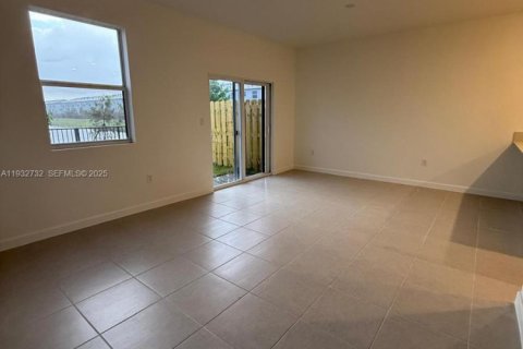 Adosado en alquiler en Homestead, Florida, 3 dormitorios № 2035652 - foto 4