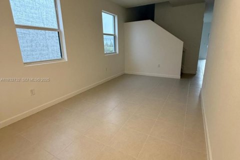 Adosado en alquiler en Homestead, Florida, 3 dormitorios № 2035652 - foto 3