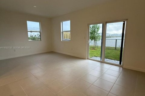 Adosado en alquiler en Homestead, Florida, 3 dormitorios № 2035652 - foto 2