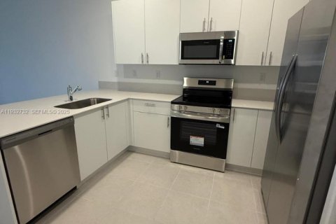 Adosado en alquiler en Homestead, Florida, 3 dormitorios № 2035652 - foto 7