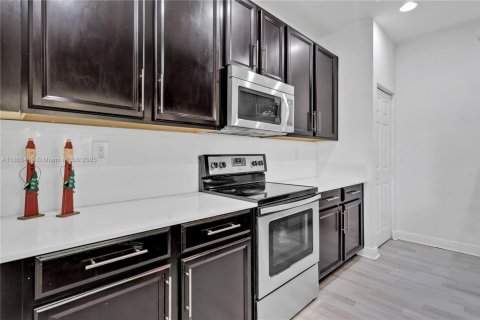Condo in Pembroke Pines, Florida, 3 bedrooms  № 1892986 - photo 4
