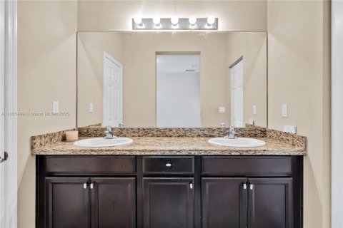 Condo in Pembroke Pines, Florida, 3 bedrooms  № 1892986 - photo 16
