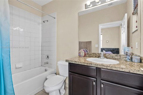 Condo in Pembroke Pines, Florida, 3 bedrooms  № 1892986 - photo 27