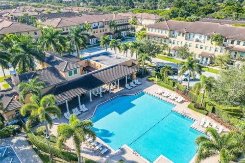Condo in Pembroke Pines, Florida, 3 bedrooms  № 1892986 - photo 1