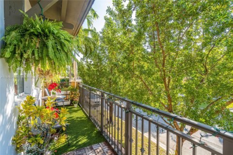 Condo in Pembroke Pines, Florida, 3 bedrooms  № 1892986 - photo 13