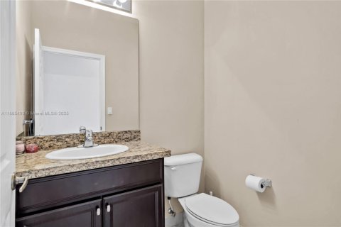 Condo in Pembroke Pines, Florida, 3 bedrooms  № 1892986 - photo 18