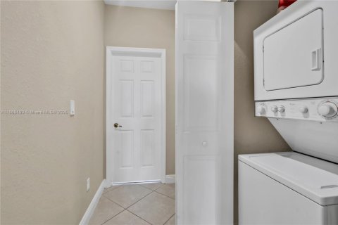 Condo in Pembroke Pines, Florida, 3 bedrooms  № 1892986 - photo 24