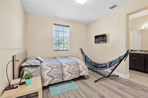 Condo in Pembroke Pines, Florida, 3 bedrooms  № 1892986 - photo 14