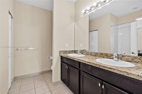 Condo in Pembroke Pines, Florida, 3 bedrooms  № 1892986 - photo 22
