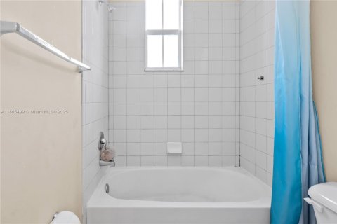 Condo in Pembroke Pines, Florida, 3 bedrooms  № 1892986 - photo 17