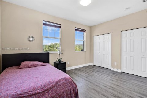Condo in Pembroke Pines, Florida, 3 bedrooms  № 1892986 - photo 26