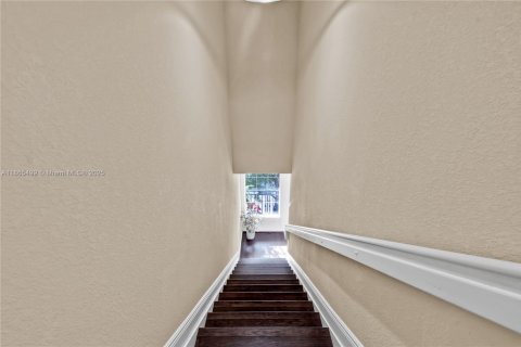 Condo in Pembroke Pines, Florida, 3 bedrooms  № 1892986 - photo 19