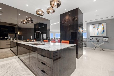 Condominio en venta en Orlando, Florida, 2 dormitorios, 239.22 m2 № 1719535 - foto 5