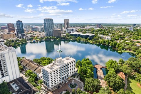 Condominio en venta en Orlando, Florida, 2 dormitorios, 239.22 m2 № 1719535 - foto 1