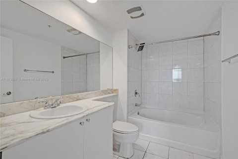 Condo in Aventura, Florida, 2 bedrooms  № 1928630 - photo 22