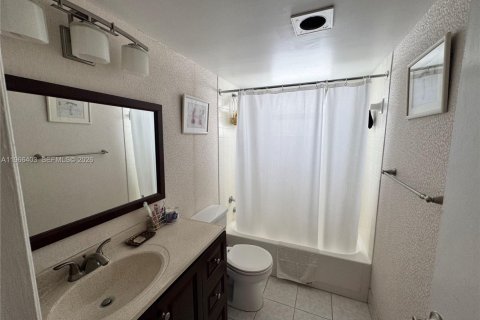 Купить кондоминиум в Норт-Майами, Флорида 3 спальни, 123.75м2, № 2027995 - фото 15