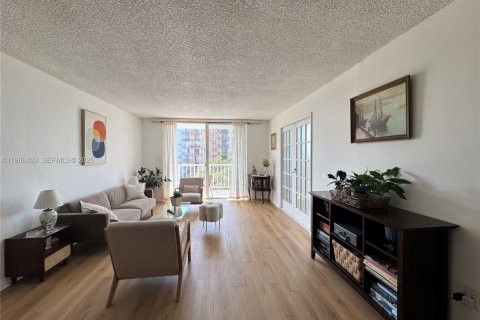 Купить кондоминиум в Норт-Майами, Флорида 3 спальни, 123.75м2, № 2027995 - фото 3