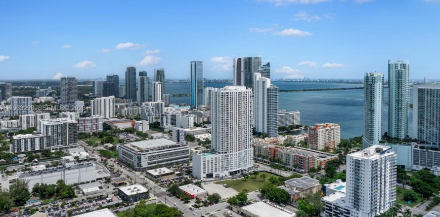 Apartment in Miami, Florida 1 bedroom, 65.96 sq.m. № 2077989