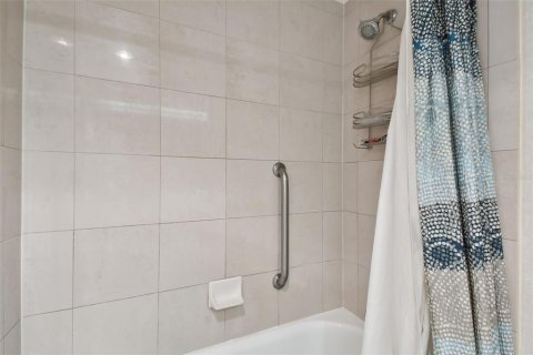 Купить кондоминиум в Палм-Харбор, Флорида 3 комнаты, 56.67м2, № 1299225 - фото 22