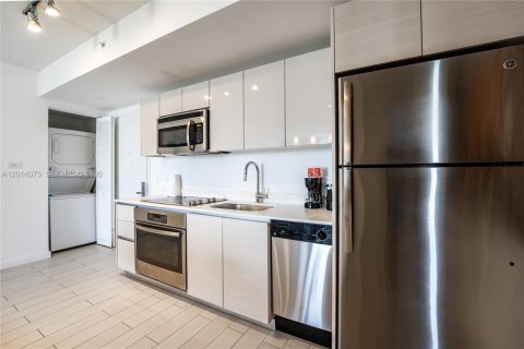 Condo in Hallandale Beach, Florida, 2 bedrooms № 2076392 - photo 10