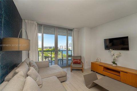 Condo in Hallandale Beach, Florida, 2 bedrooms  № 2076392