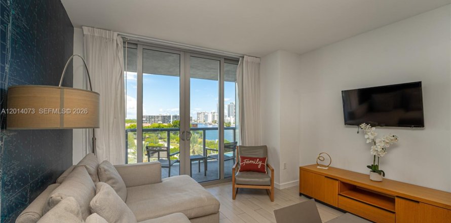 Condo in Hallandale Beach, Florida, 2 bedrooms № 2076392