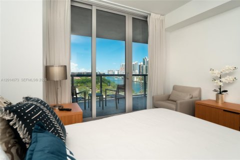 Condo in Hallandale Beach, Florida, 2 bedrooms № 2076392 - photo 18