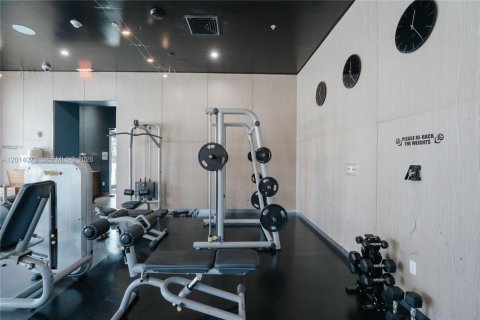 Condo in Hallandale Beach, Florida, 2 bedrooms № 2076392 - photo 6
