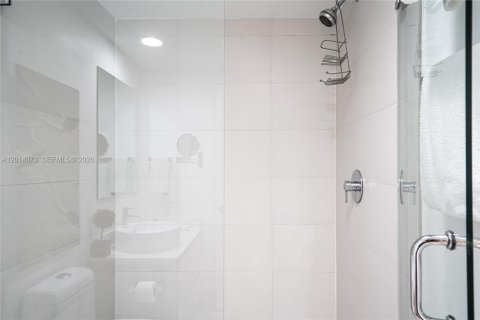Condo in Hallandale Beach, Florida, 2 bedrooms № 2076392 - photo 30