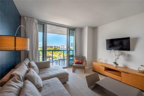 Condo in Hallandale Beach, Florida, 2 bedrooms № 2076392 - photo 9