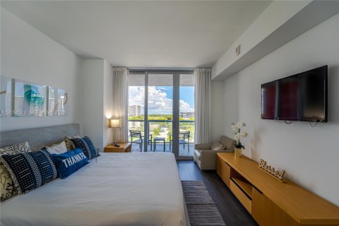 Condo in Hallandale Beach, Florida, 2 bedrooms № 2076392 - photo 25