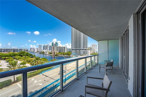 Condo in Hallandale Beach, Florida, 2 bedrooms № 2076392 - photo 5
