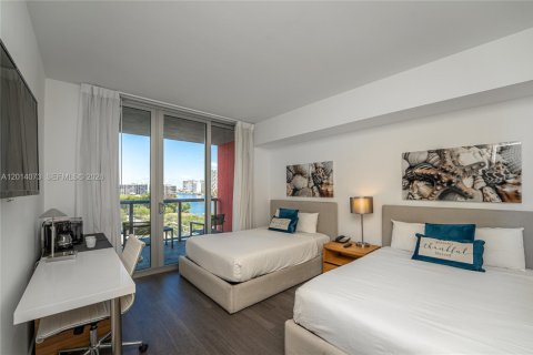 Condo in Hallandale Beach, Florida, 2 bedrooms № 2076392 - photo 8