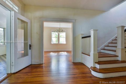 House in Miami, Florida 4 bedrooms, 280.19 sq.m. № 1888983 - photo 4