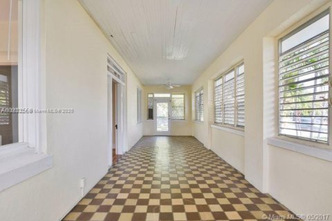 House in Miami, Florida 4 bedrooms, 280.19 sq.m. № 1888983 - photo 24