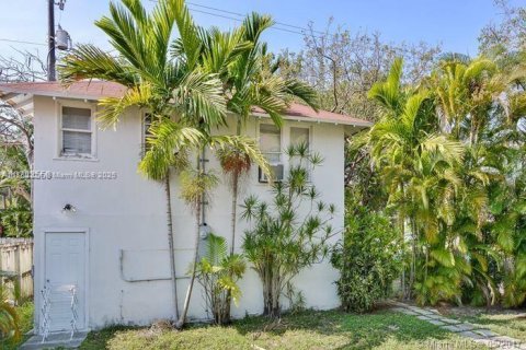 House in Miami, Florida 4 bedrooms, 280.19 sq.m. № 1888983 - photo 26