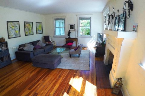 House in Miami, Florida 4 bedrooms, 280.19 sq.m. № 1888983 - photo 29