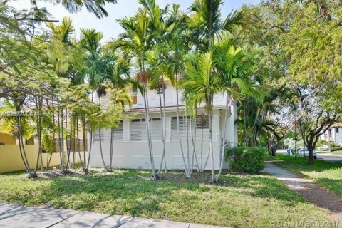 House in Miami, Florida 4 bedrooms, 280.19 sq.m. № 1888983 - photo 18