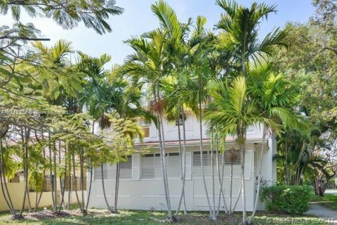 House in Miami, Florida 4 bedrooms, 280.19 sq.m. № 1888983 - photo 19