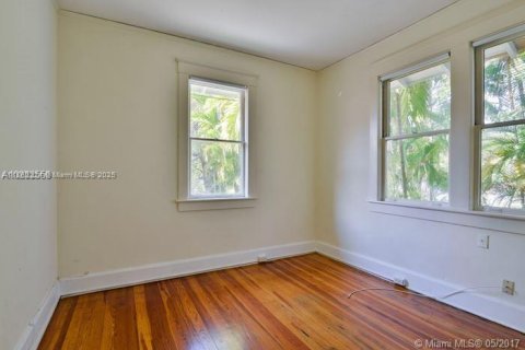 House in Miami, Florida 4 bedrooms, 280.19 sq.m. № 1888983 - photo 14