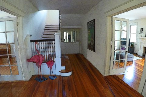 House in Miami, Florida 4 bedrooms, 280.19 sq.m. № 1888983 - photo 27