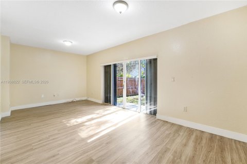 Adosado en venta en Florida City, Florida, 4 dormitorios, 167.13 m2 № 1996315 - foto 3