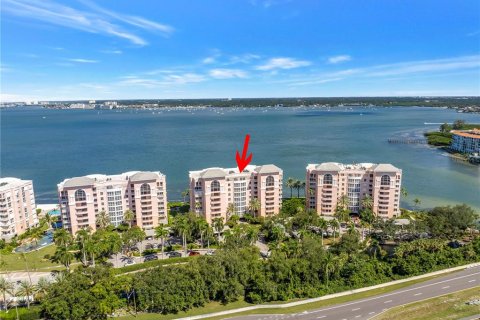 Condo à Saint Petersburg, Floride, 2 chambres  № 2405542