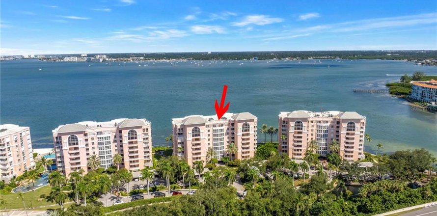 Condo à Saint Petersburg, Floride, 2 chambres № 2405542